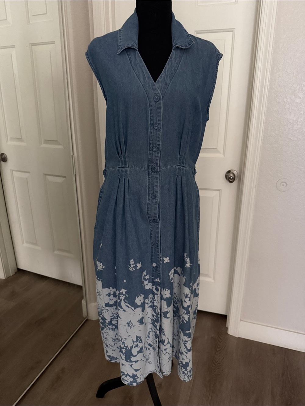 Sleeveless Blue Denim Button-Front Maxi Dress with Floral Hem